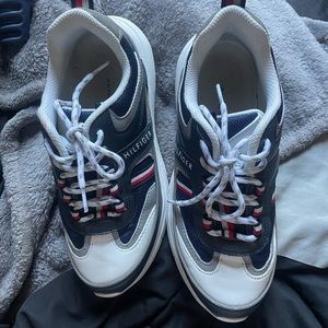 Size 7 1/2 Tommy Hilfiger tennis shoes. Barely worn, great condition.